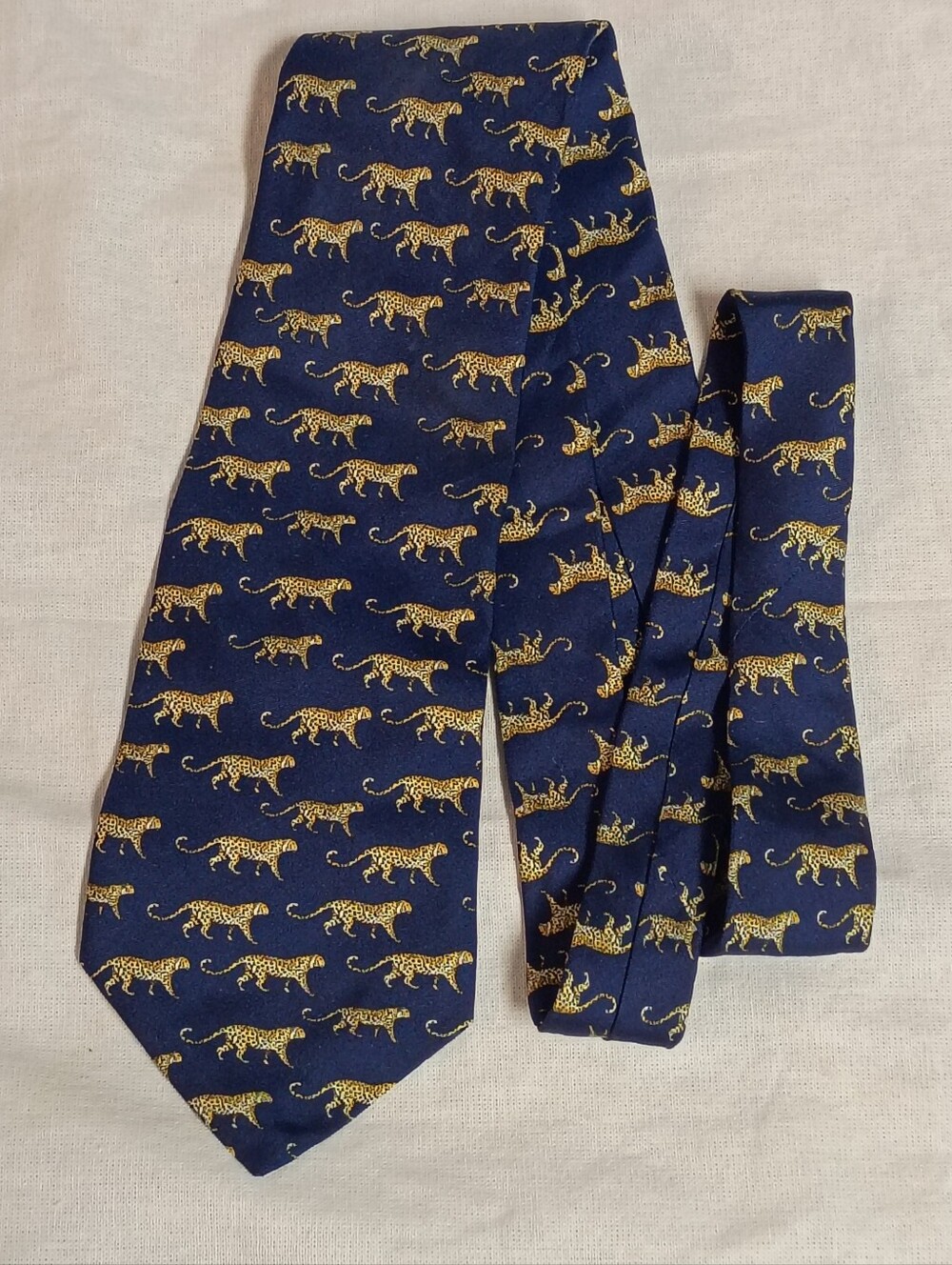 ❤️YSL Paris Yves Saint Laurent 100% Silk Handmade Leopard Theme Necktie Tie